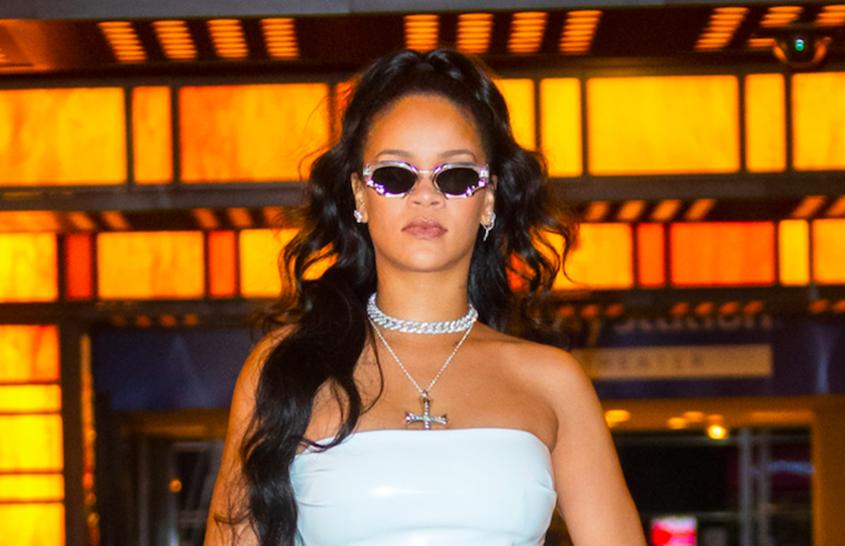 Rihanna Shares Video With Chris Brown Track Playing In Background And Fans Aren T Happy Complex