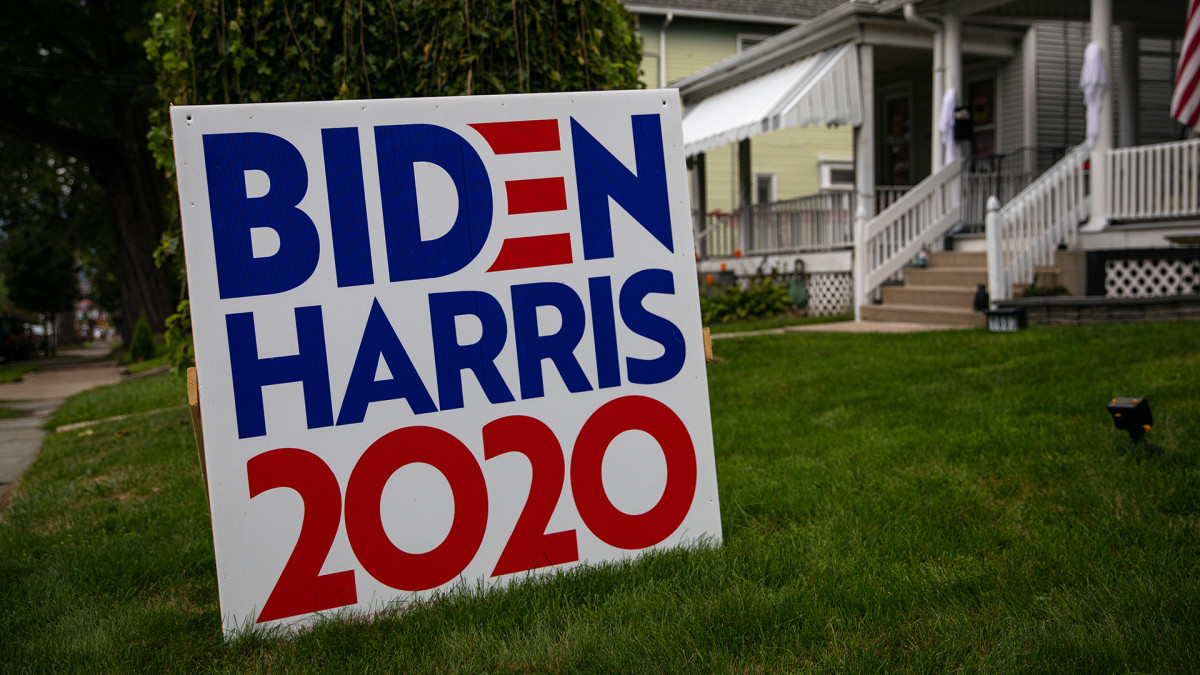 Woman Threatens To Sue Neighbor For Having Biden Lawn Sign Complex