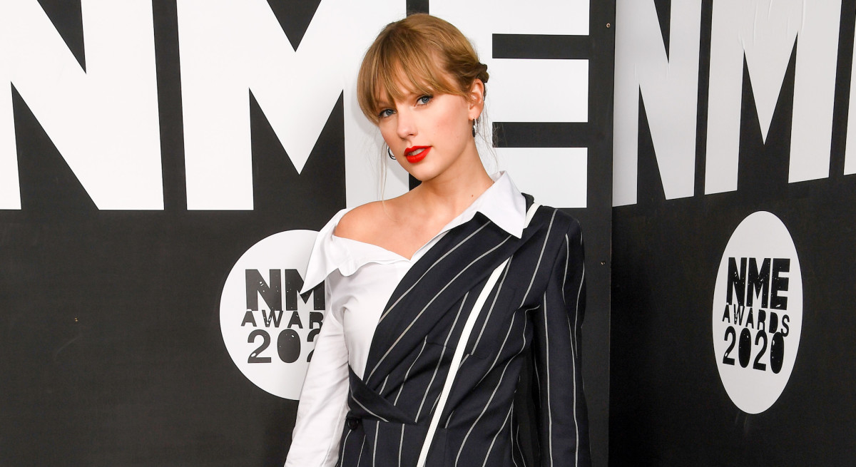 Taylor Swift Responds to Tumblr Talk Over Her Harness 