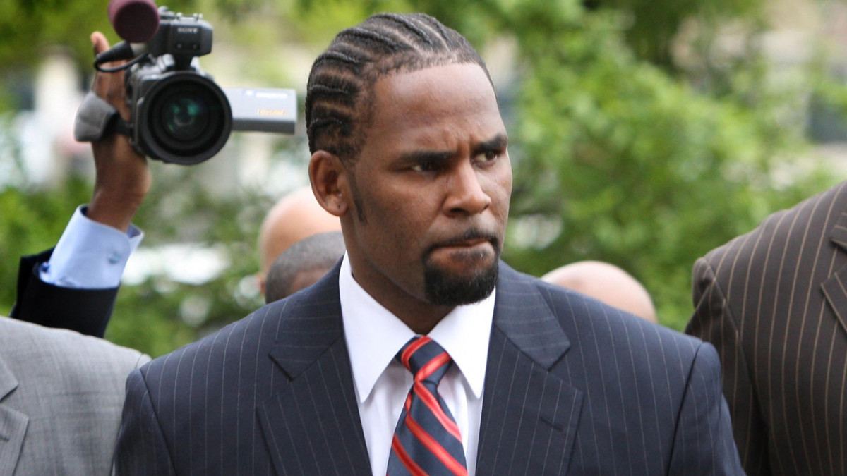 r kelly R. Kelly’s Team Say Singer’s Master Recordings Were Stolen, Thieves