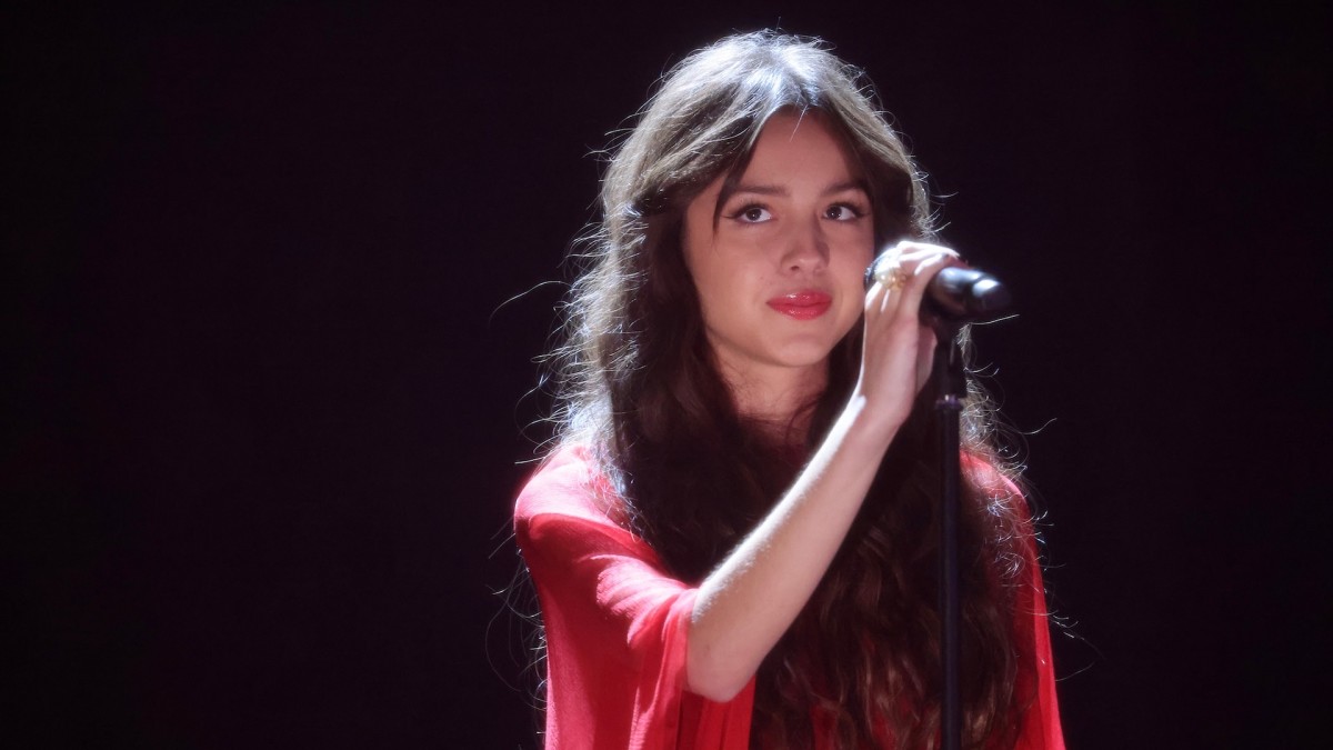 Watch Olivia Rodrigo Perform “Drivers License” on ‘Saturday Night Live