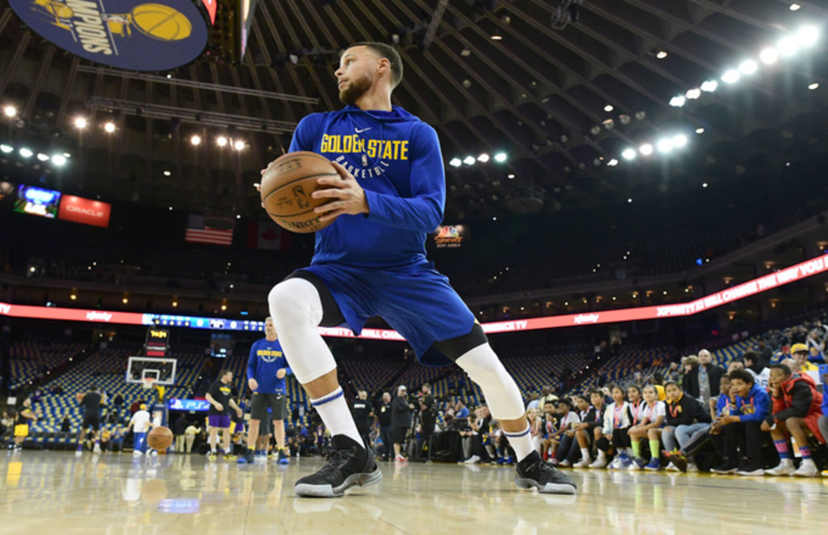 Warriors’ Steph Curry Will Be Out for a Few Weeks With Knee Sprain