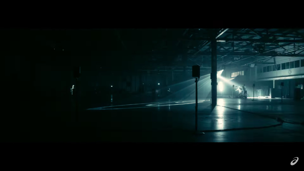 asics blackout track