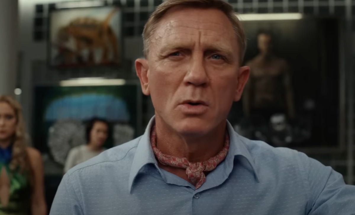 Watch the Trailer For ‘Glass Onion A Knives Out Mystery’ Complex