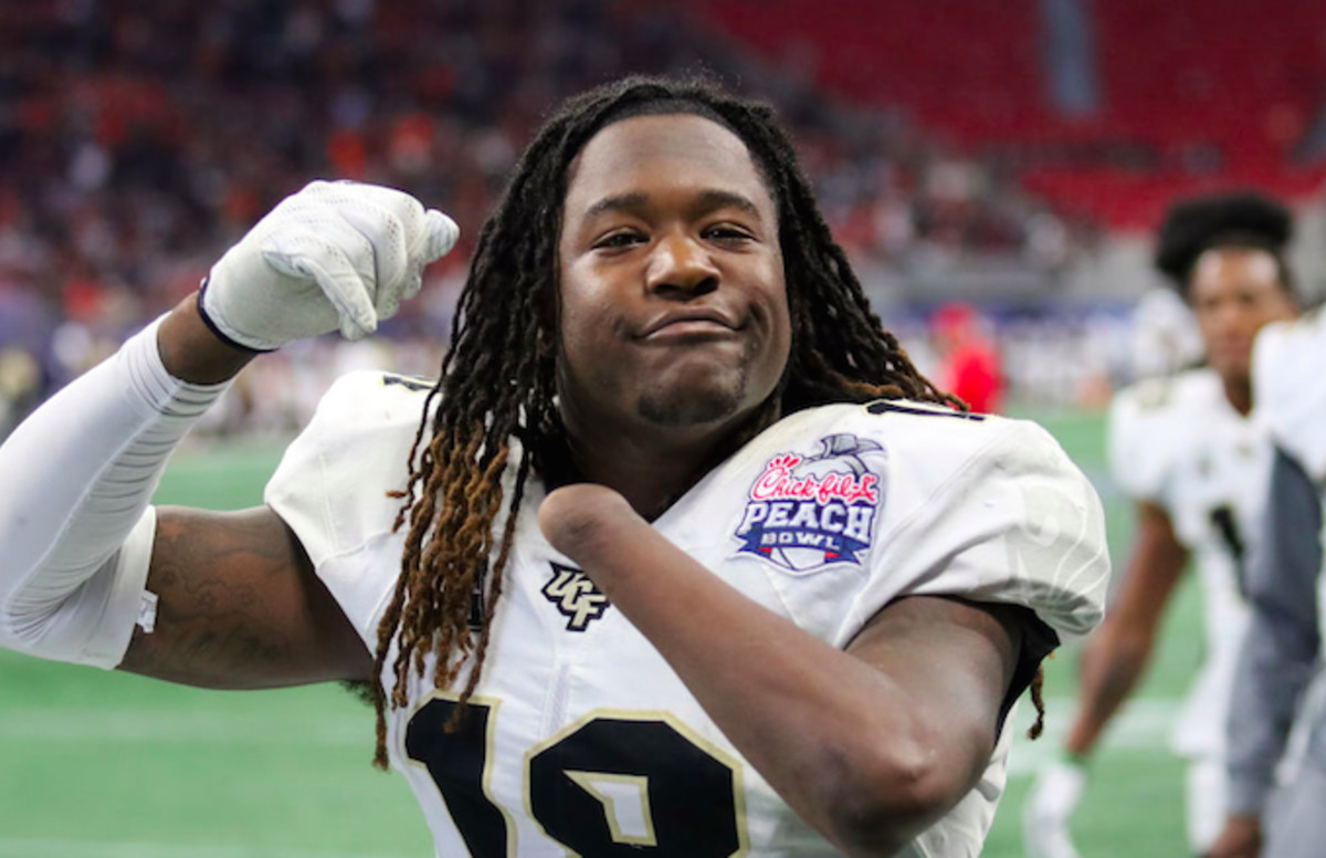 Watch Ucf S Shaquem Griffin Bench 225 Pounds For 20 Reps With One Hand Complex