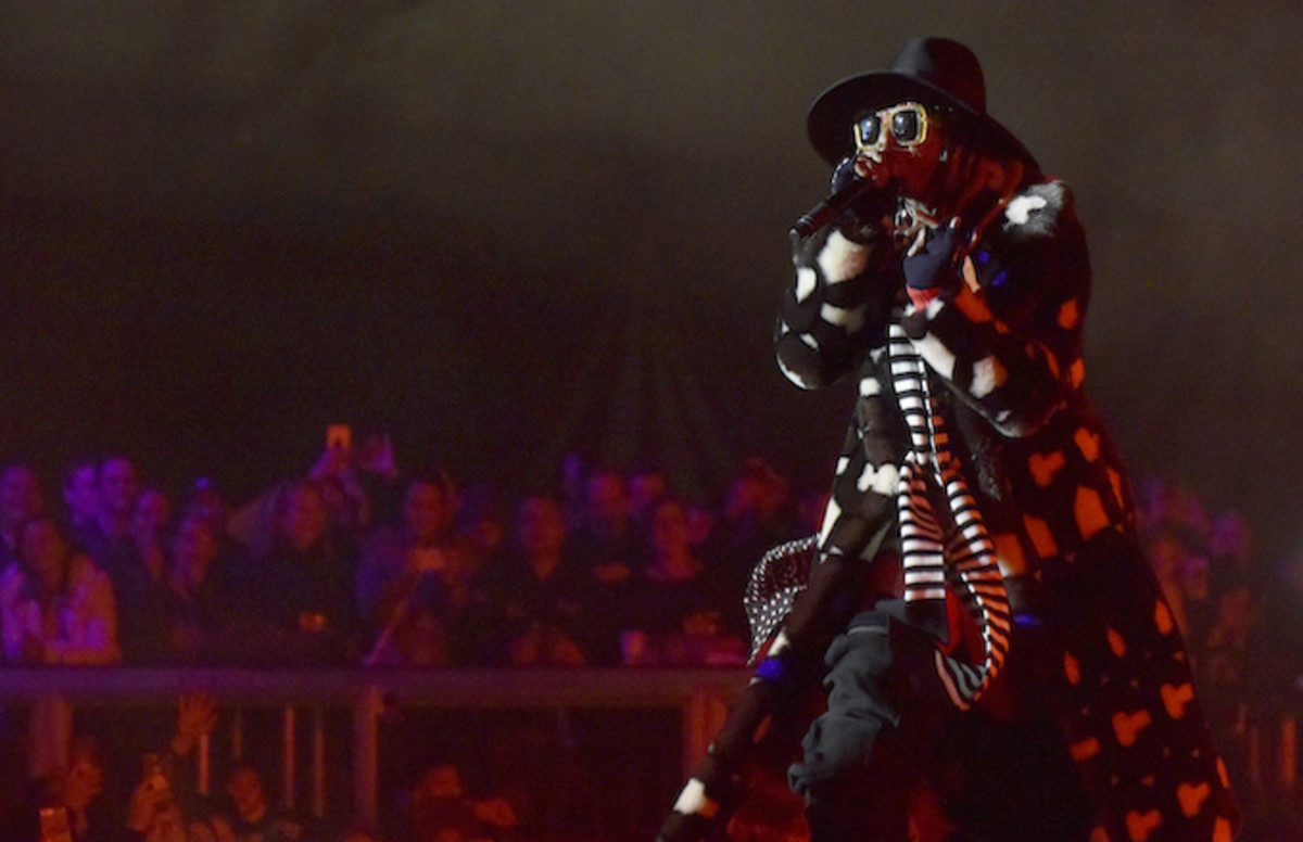 Lil Wayne Drops Off The Music Video For Don T Cry F