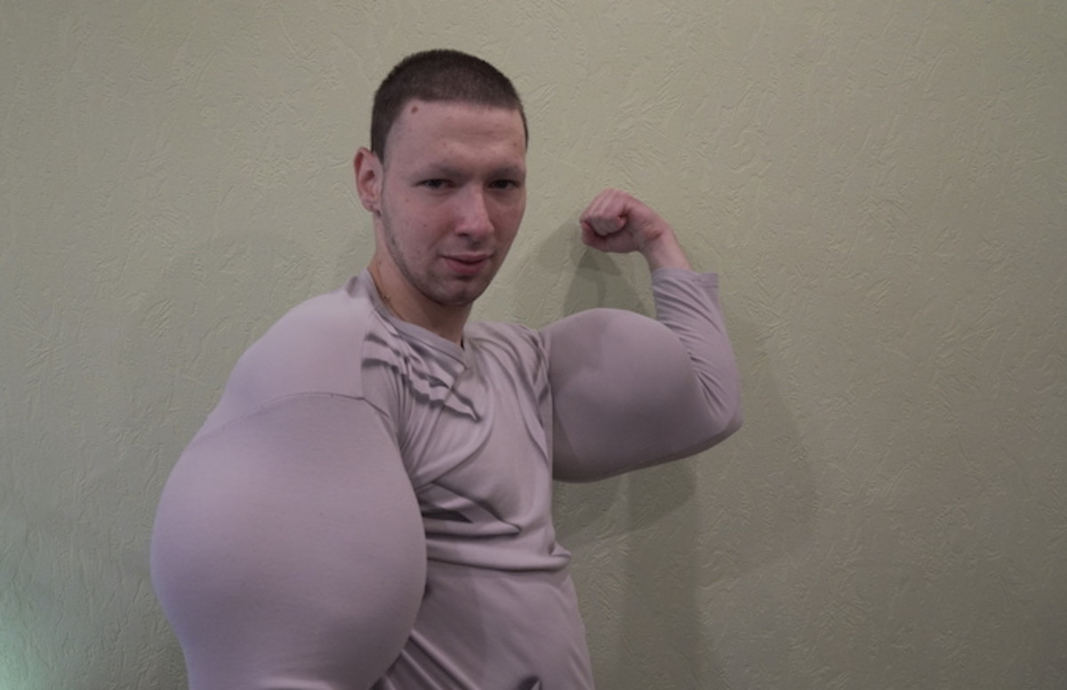 Russian Instagram Celebrity 'Bazooka Arms' Loses MMA Fight to Blogger