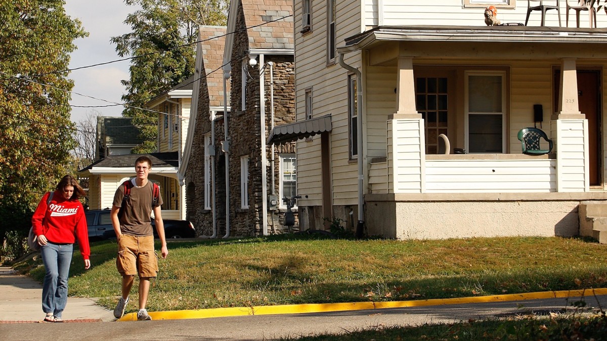 College Student Throws House Party After Testing Positive For Covid 19 Complex