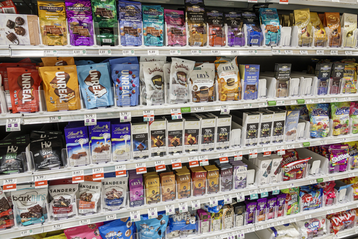 Woman Stuck with 133,000 Expiring Candy Bars is Desperate to Give Them