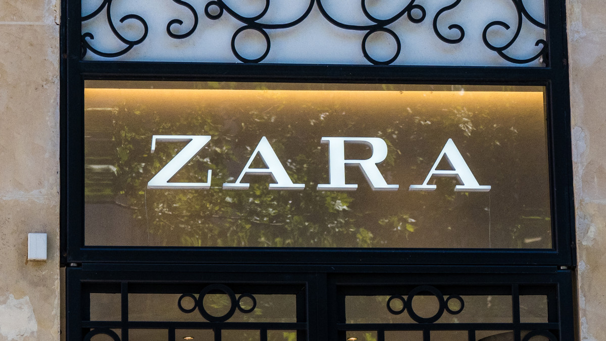 Zara S Owner Set To Close Up To 1 200 Stores Over Next Two Years