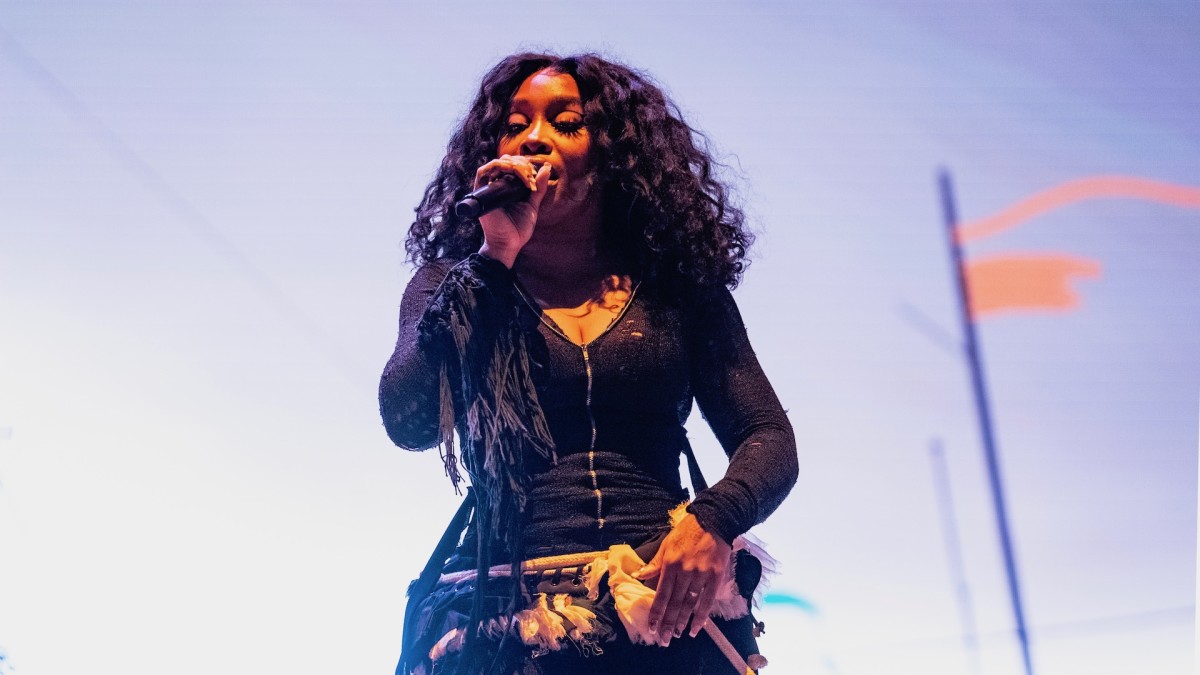 Here Are the FirstWeek Sales Projections for SZA’s ‘SOS’ Techno Blender