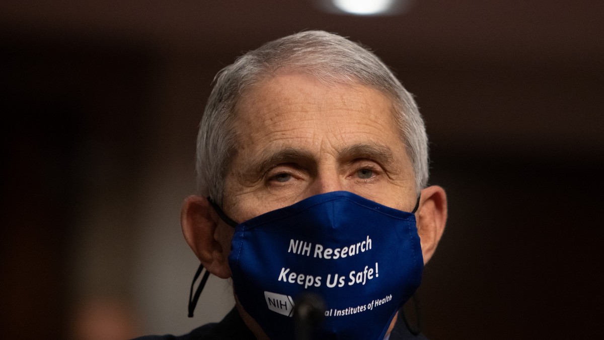 Fauci Reverses Stance on Federal Mask Mandate As COVID19