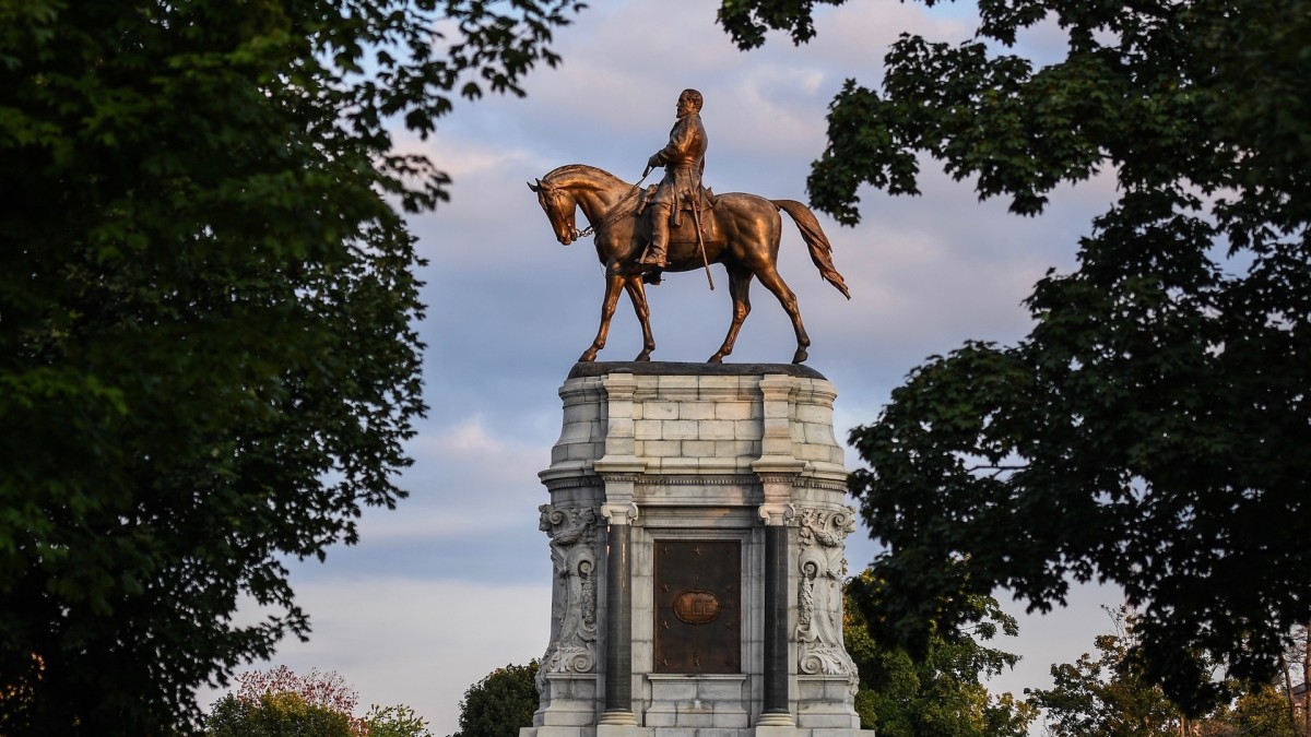 Virginia Governor to Announce Removal of Robert E. Lee Statue in