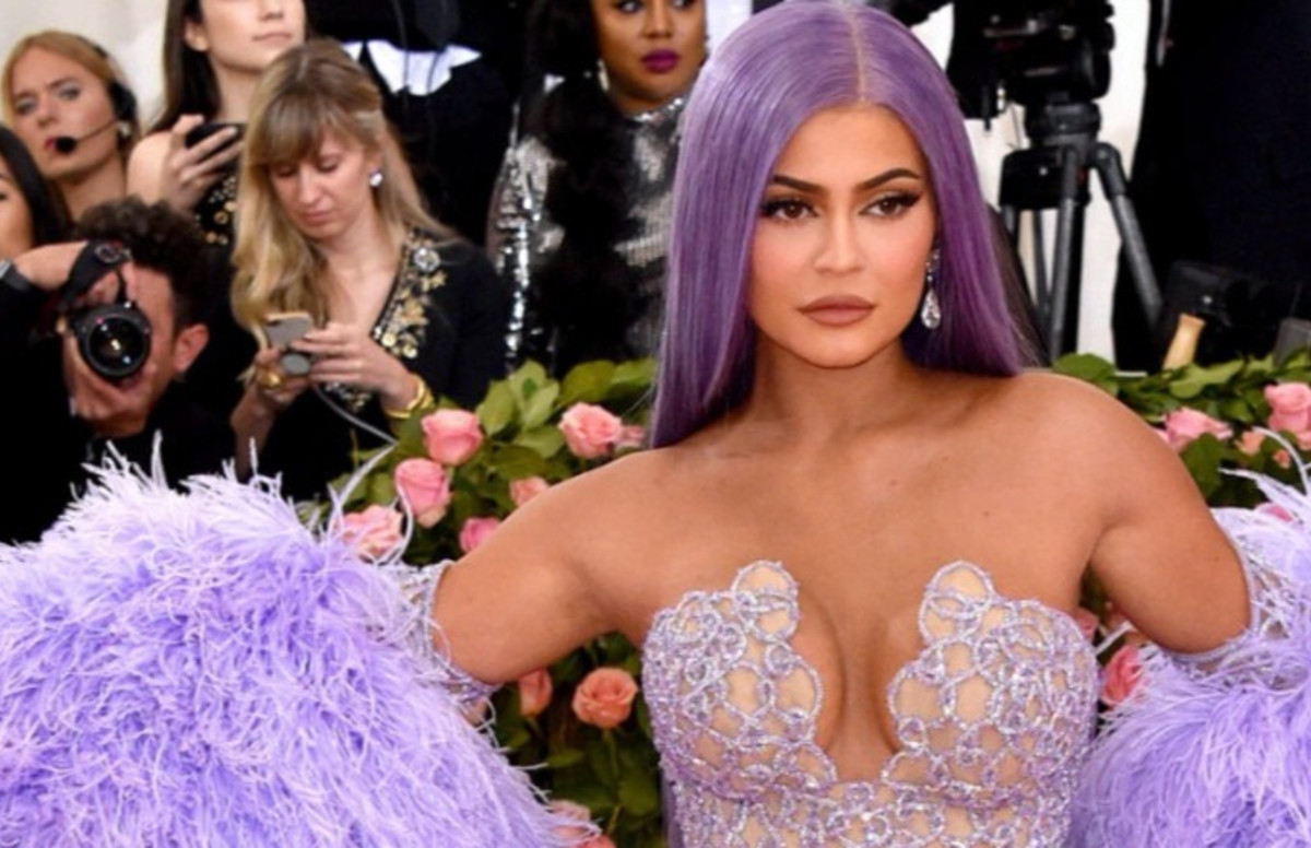 Kylie Jenner Panned For Handmaid S Tale Costume Party Complex