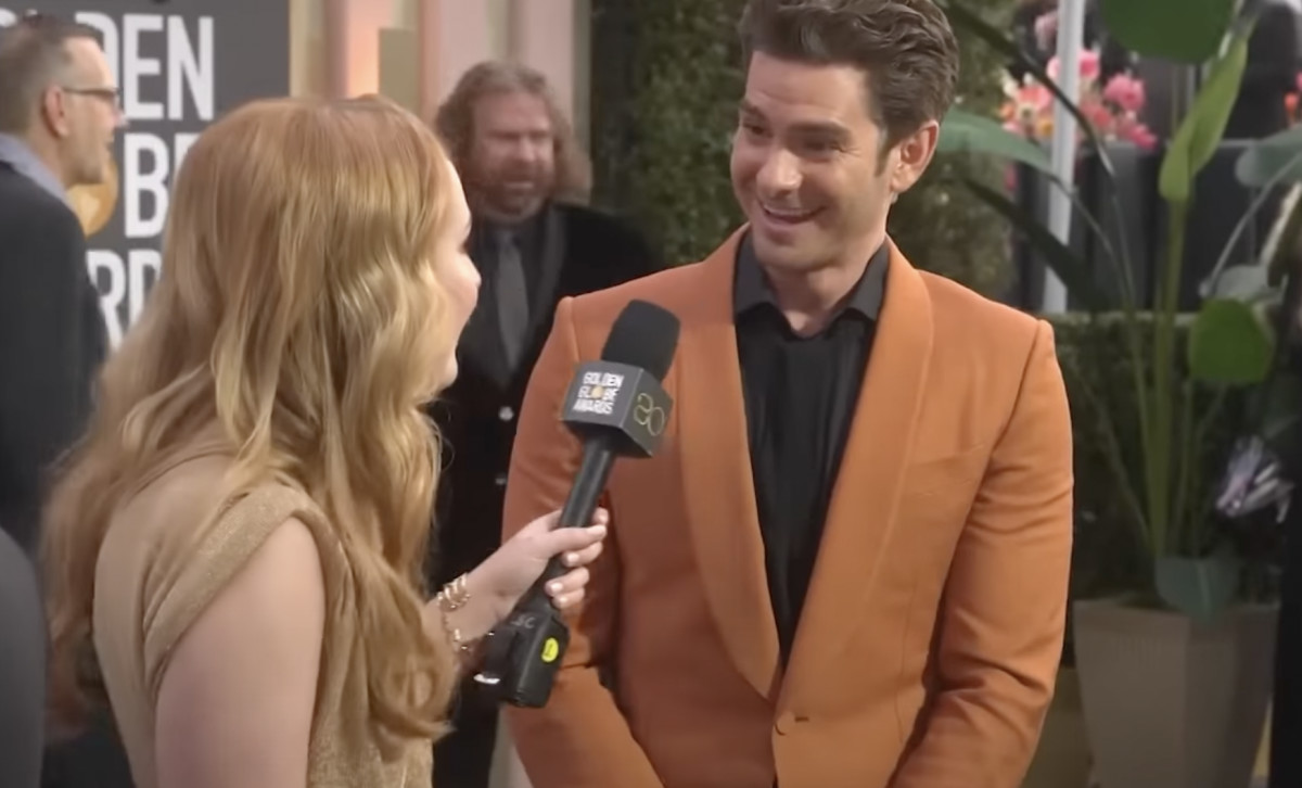 Ag Flirt Andrew Garfield’s Flirty Red Carpet Interview With Comedian Goes Viral