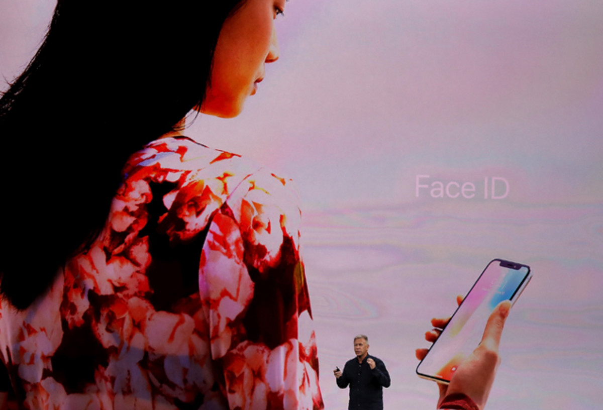 Apple Reportedly Had to Downgrade iPhone X Face ID to Get It Out on ...