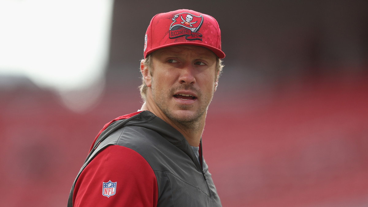Buccaneers Quarterback Blaine Gabbert Helps Rescue Helicopter Crash Victims on Jet Ski
