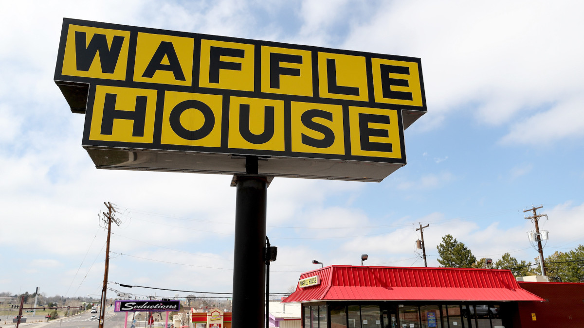 Mississippi Man Spends 15 Hours in Waffle House After Losing Bet Complex