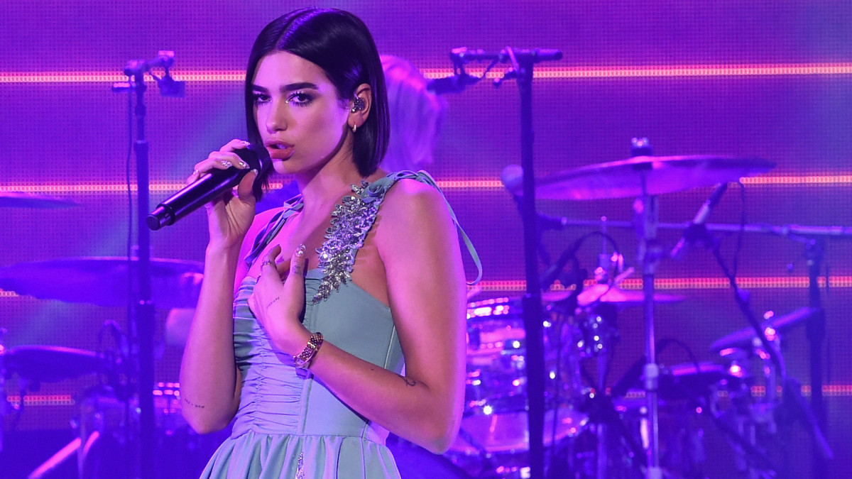 Watch Dua Lipa Portray a Slighted Lover in ‘SNL’ Skit Complex