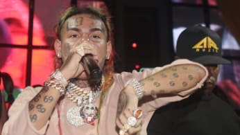 6ix9ine S Girlfriend And Mother Of Daughter Trade Shots On