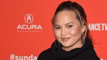 Chrissy Teigen S Toilet Went Mia At A Really Bad Time Complex