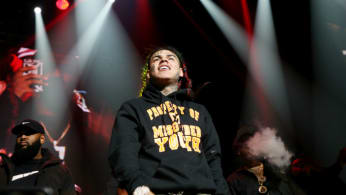 6ix9ine S Girlfriend And Mother Of Daughter Trade Shots On