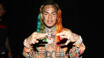 Tekashi 6ix9ine S Girlfriend Gets Rapper S Face Tattooed On Her