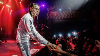 6ix9ine Stops By Tory Lanez S Quarantine Radio And Jokes About