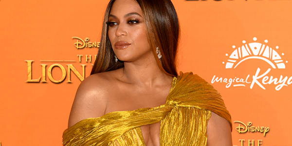 Fans Defend Beyoncé From Backlash After She Didn't Stand for Joaquin Phoenix's Golden Globes Speech