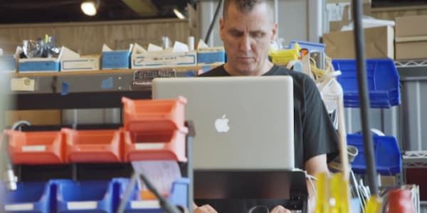 Watch Legendary Producer Mike Dean Create a Song From Scratch at the Moog Factory | Complex