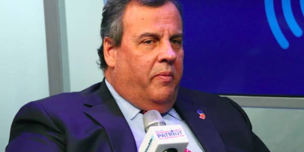 Videos Show Chris Christie Being Heckled Throughout Entire Cowboys-Eagles Game