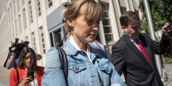 Smallville Actress Allison Mack Pleads Guilty In Sex Cult Case Faces 40 Years Complex