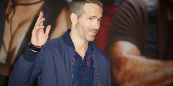 Apparently Ryan Reynolds Can Sing, And Did So on Korean TV ...