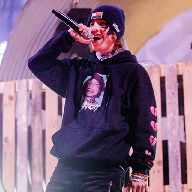 Lil Xan Pays Tribute To 2pac By Performing Quot California