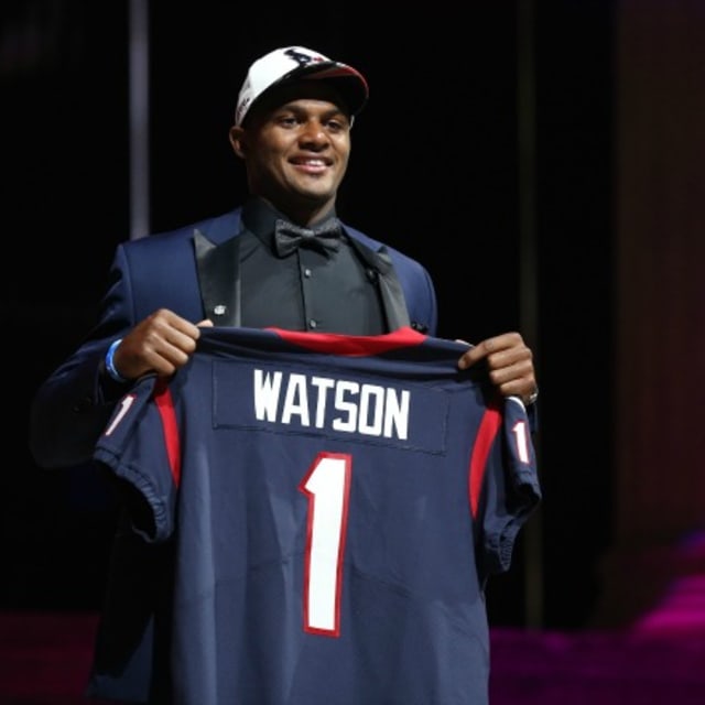 Deshaun Watson Breaks Down in Tears as He Reads Letter ...