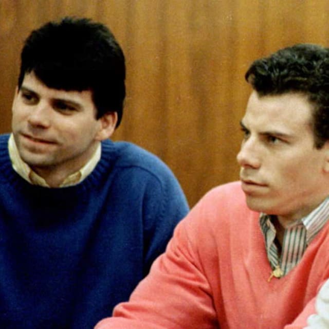 Knicks Basketball Card Shows Menendez Brothers Sitting Courtside After