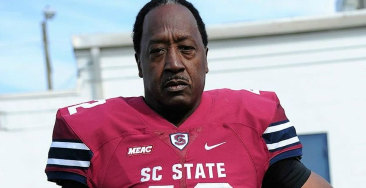 55-year-old-rb-joe-thomas-sr-makes-history-as-division-1-college