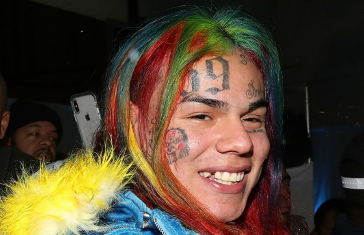 6ix9ine And Casanova Perform On Stage For First Time Since