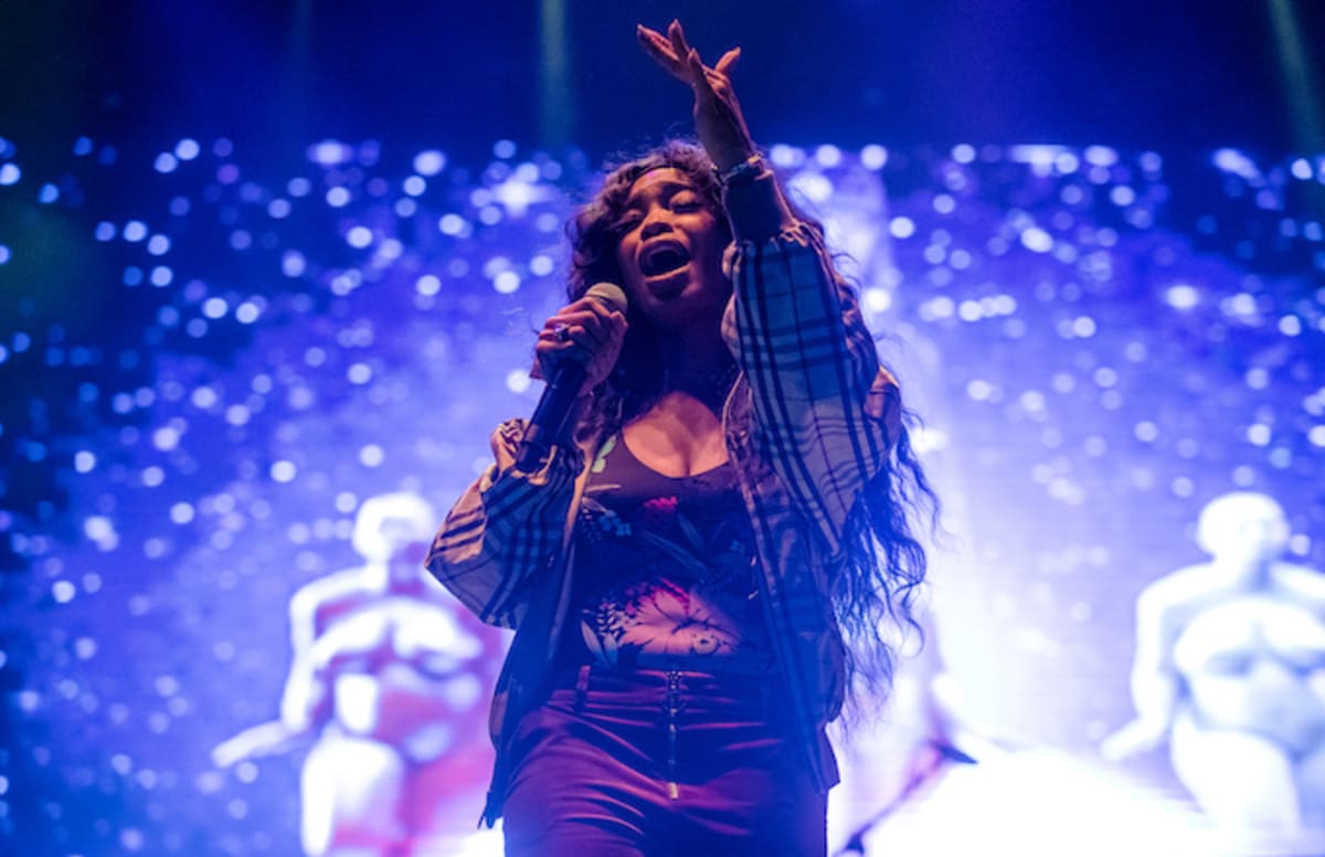 SZA's Video for "Broken Clocks" Surfaces (UPDATE) Complex