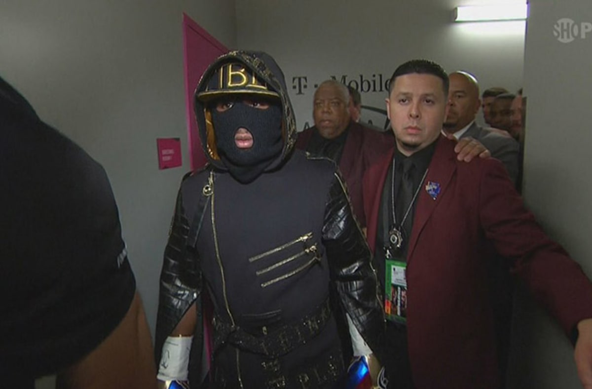 Floyd Mayweather Wore a Ski Mask, and People Can't Stop Comparing Him