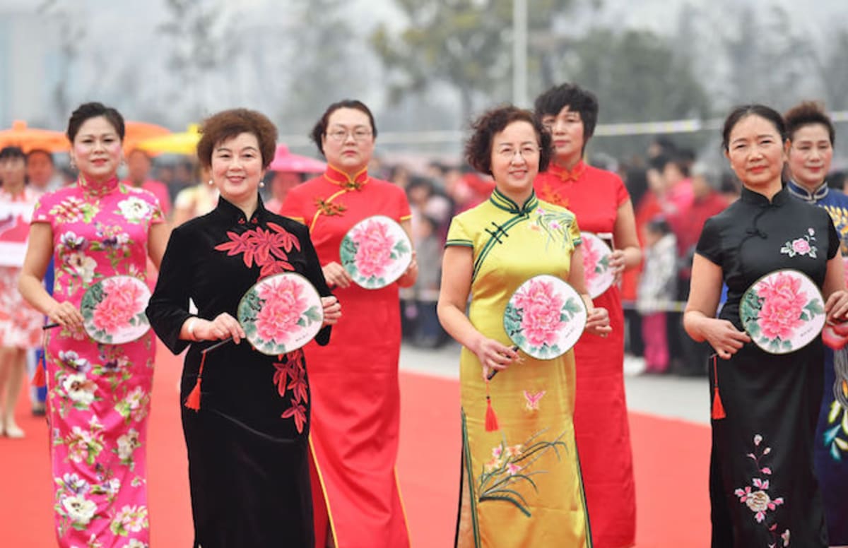 White Teen Wearing Traditional Chinese Dress to Prom Sparks Outrage | Complex