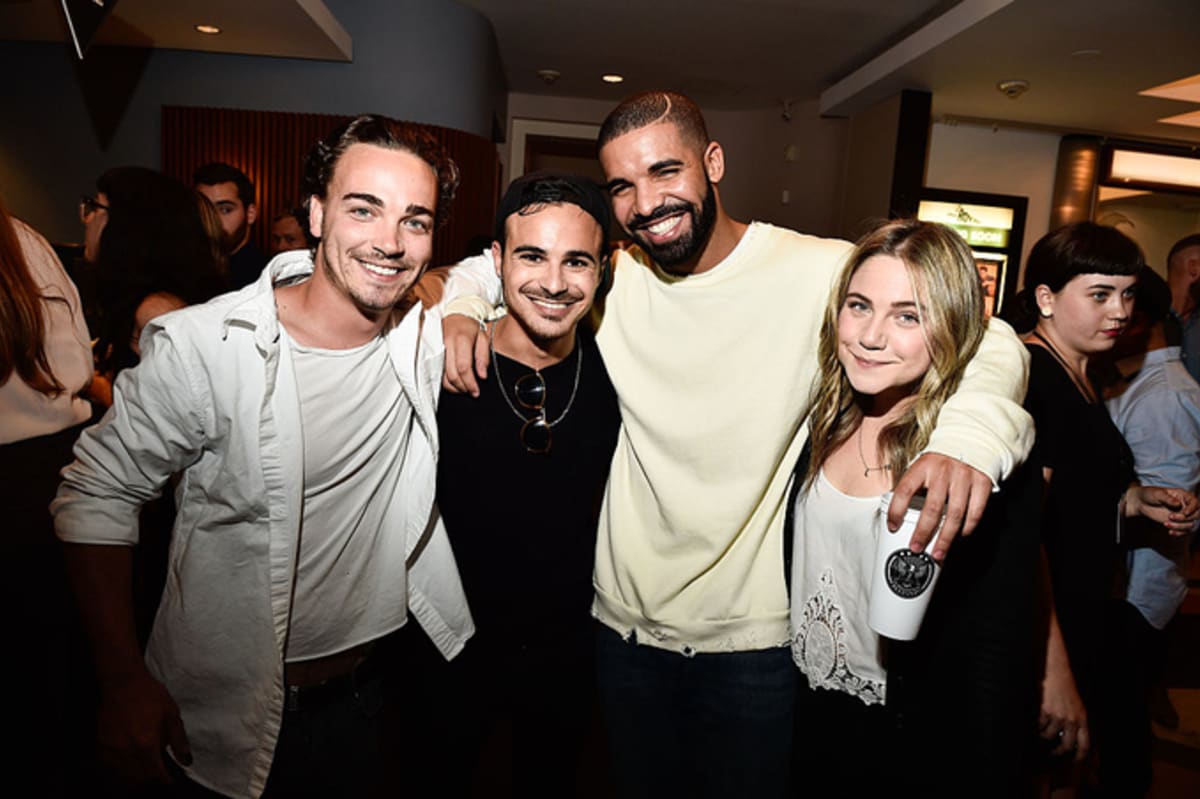 Degrassi Cast Share Reunion Pics From Drakes Im Upset Shoot