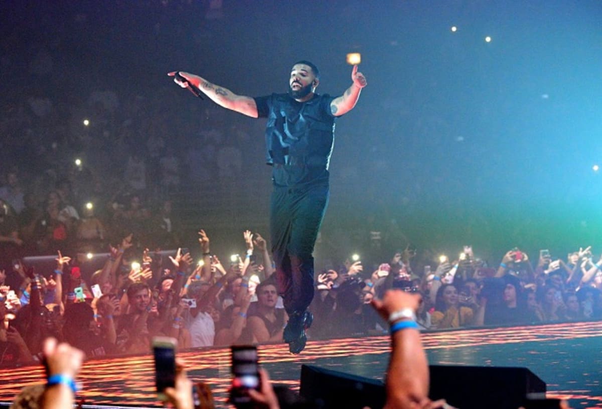 Houston Cop Caught Sneaking Pics of Woman's Butt at Drake Concert Complex