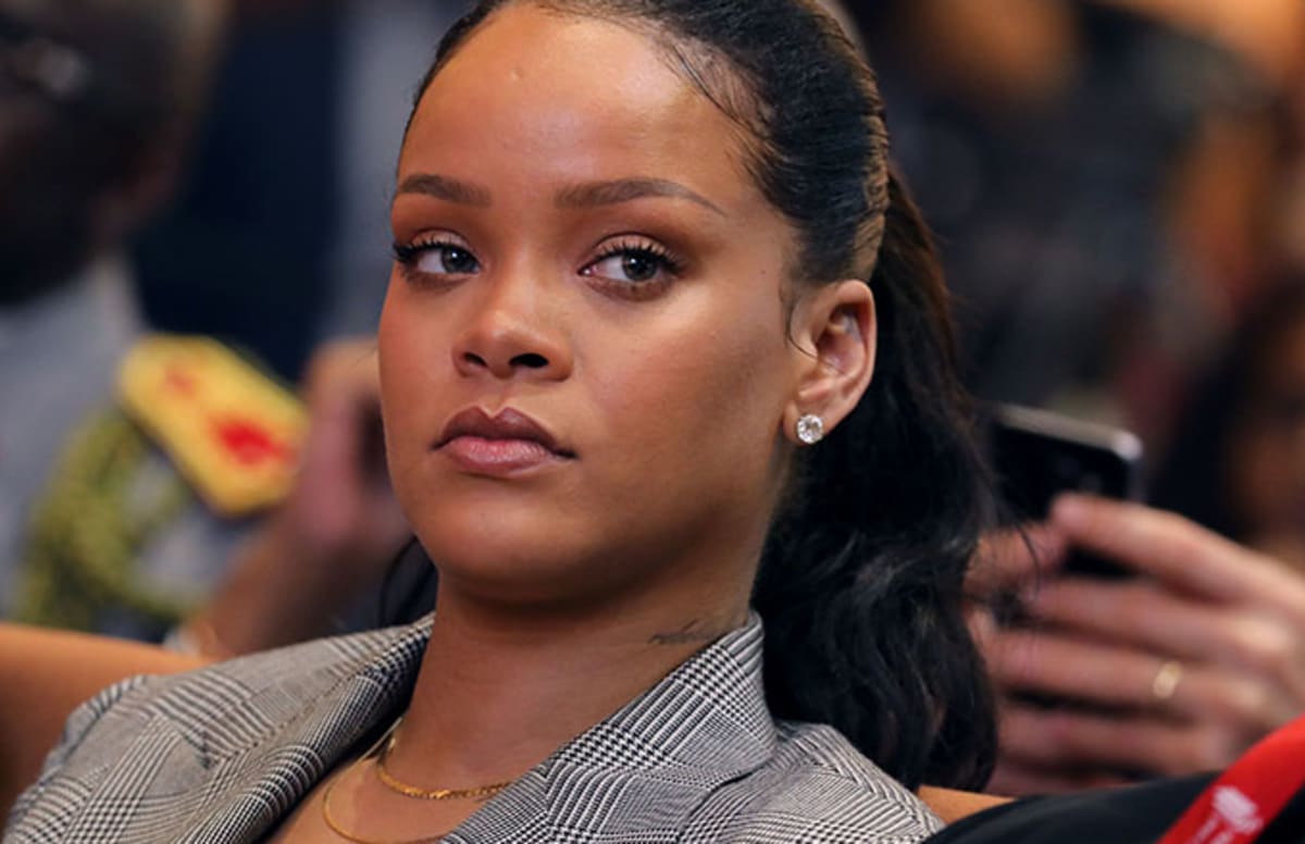 Rihanna Calls Out Snapchat Over Insensitive Chris Brown Slappunch Ad ‘shame On You Complex 4215