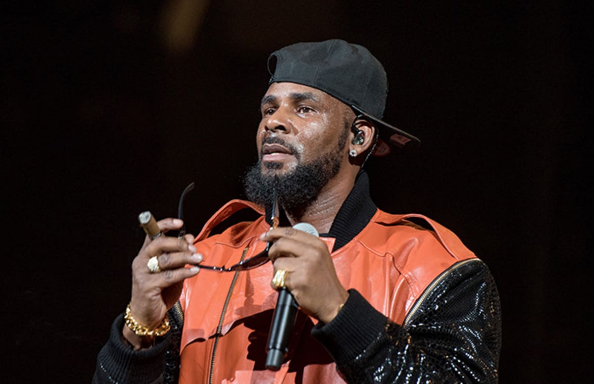 FBI Investigating R. Kelly for Allegedly Booking Underage ...