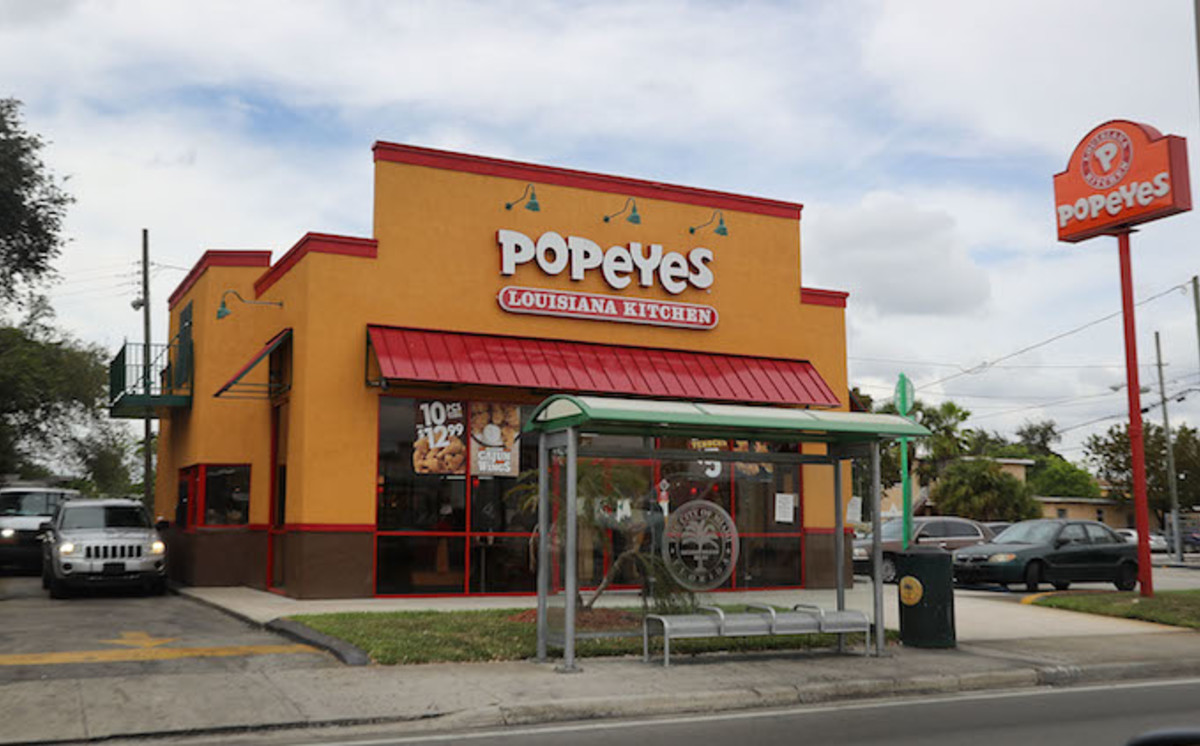 7-popeyes-employees-terminated-after-fight-caught-on-video-at-milwaukee