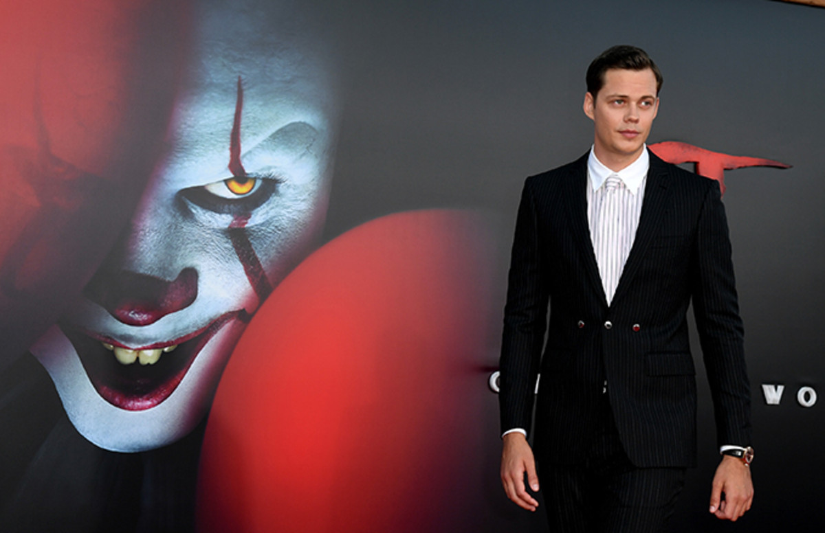 #PennywiseSmileChallenge Has 'It' Fans Attempting Bill Skarsgård's ...