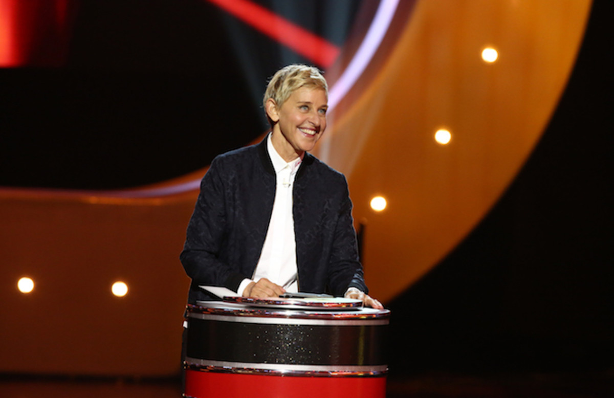 Watch Ellen Fake Her Audience Into Thinking She S Showing Them - an error occurred