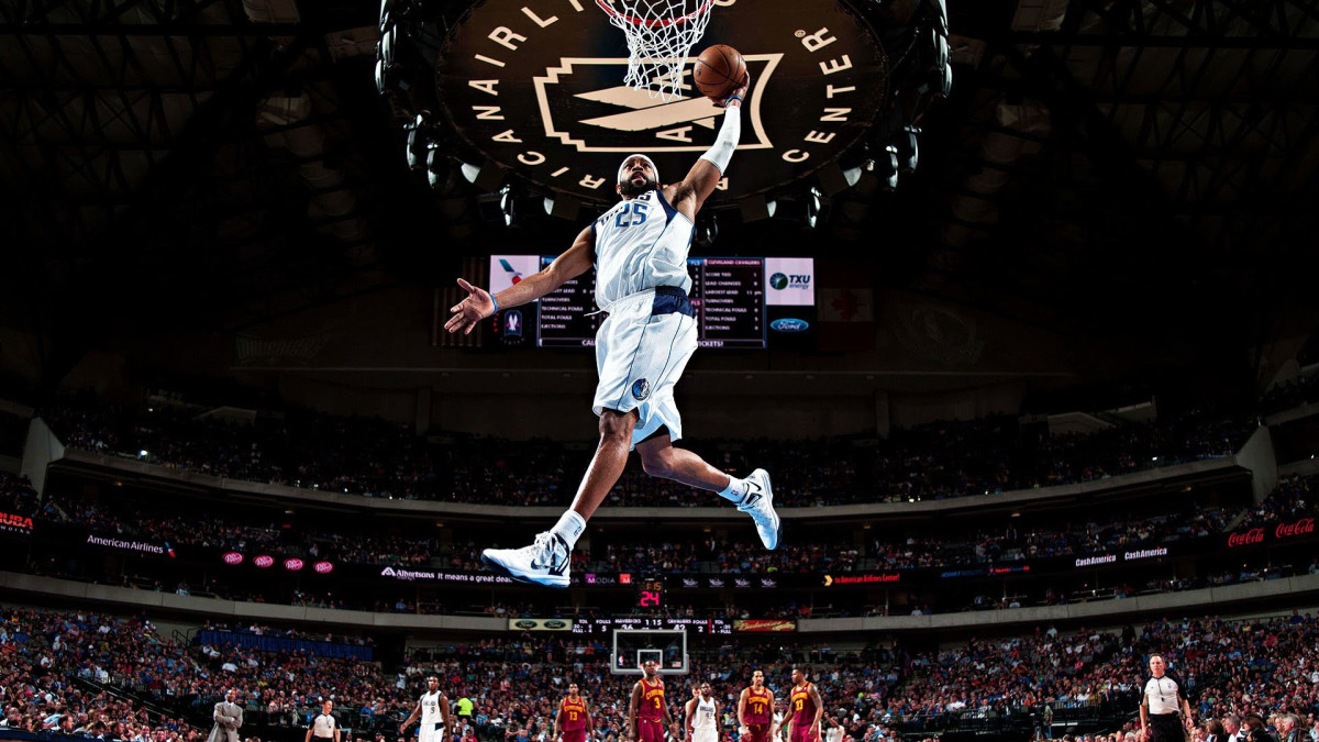 Vince Carter Can Still Throw Down a Between-the-Legs Dunk | Complex