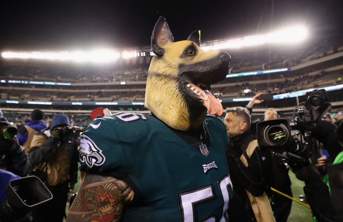 philadelphia-eagles-dress-up-as-dogs-to-celebrate-underdog-victory